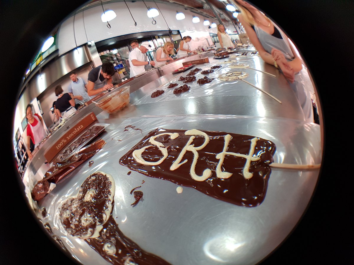 SRH_MobileUni's tweet photo. Another exciting day in Barcelona! #Marketing Strategies #Brands and Talents #Chocolate Museum #Xocolating! Workshop https://t.co/Ni8K8qYBxm