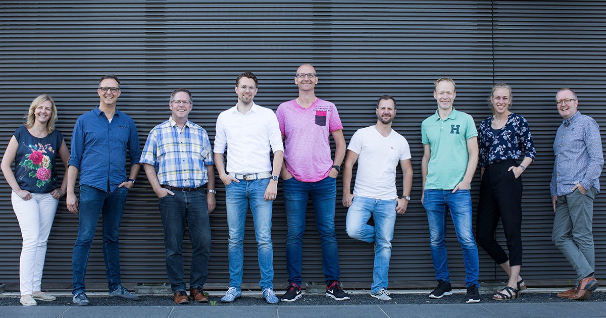 Ook het komend schooljaar staan onze onderwijsconsulenten weer voor je klaar! Met advies, deskundige begeleiding en cursussen ondersteunen zij scholen met digitaliseren. Check het aanbod van diensten op: goo.gl/DHSHi3