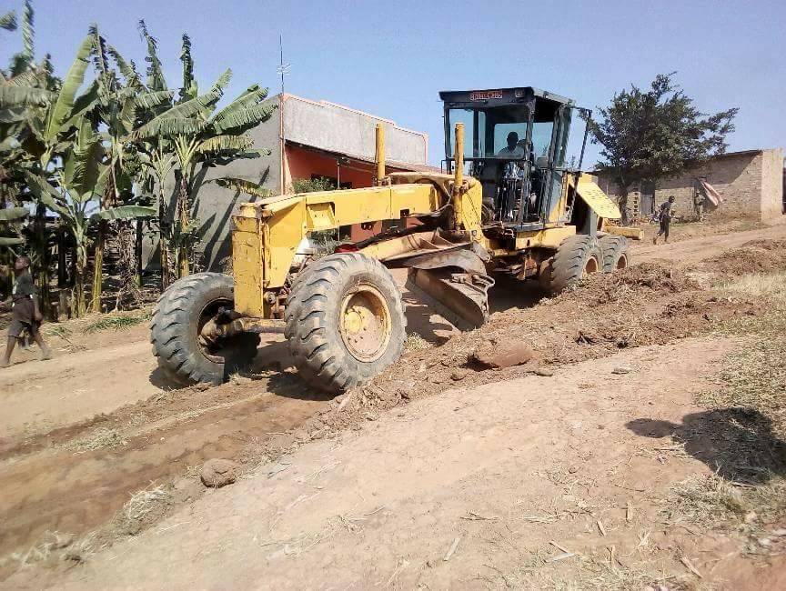 IsaacNahamya's tweet photo. @KagutaMuseveni, you are supposed to be in kihunda, sheema municipality at 10am today but because the road was impassable, we had to first put it to order . Sorry for the delays.
Welcome to model district sheema.
Nrm juu but @elioda our flagbearer shintashi. @nbstv @DailyMonitor https://t.co/9SgSXZ2kTv