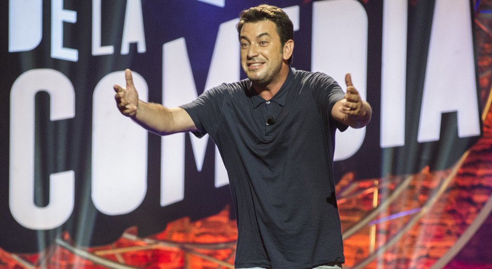ElClubComedia's tweet photo. ¿Estás pensando en irte de casa rural estas vacaciones? 🏡 ¡Pues mira lo que te cuenta al respecto @ArturoValls sobre el tema en #ElClubDeLaComedia! 😂👉🏾 https://t.co/81MJUlfDGf https://t.co/L69dnnjc6K