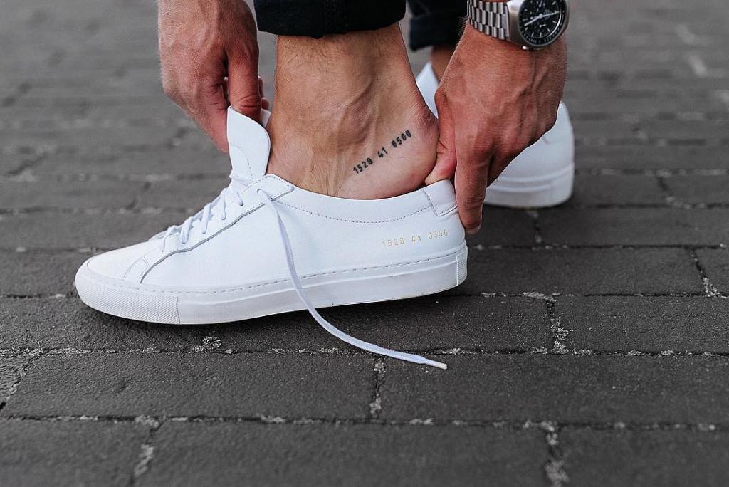 grey common projects on feet