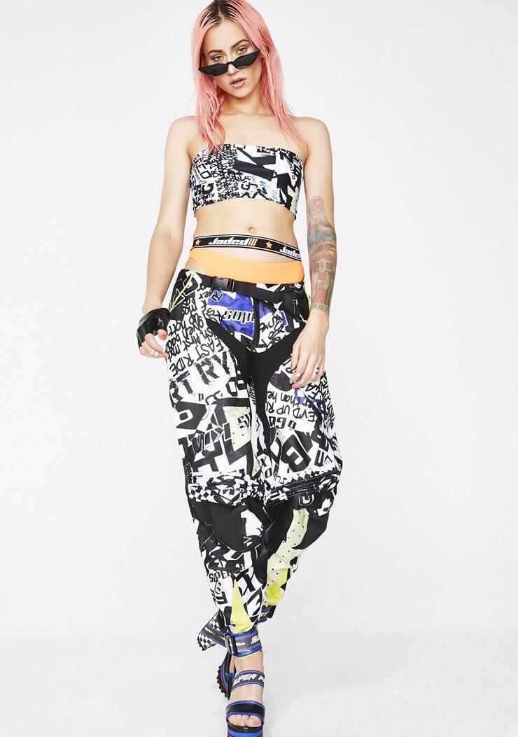 ra20022006's tweet photo. 🦄
#dollskill #currentmood 2018夏の新作アイテム入荷❤️BLACK×SPORTSミックススタイル
tops
https://t.co/vOGnmlOkqw
pants
https://t.co/y0VqukcJT9
#wia #ハーフパンツ
https://t.co/5MaDey5UsK
#helthgoth #sportsmix #streetfashion
#エピキュリアンガーデン #shopromanesco https://t.co/cv8TlBJTjA