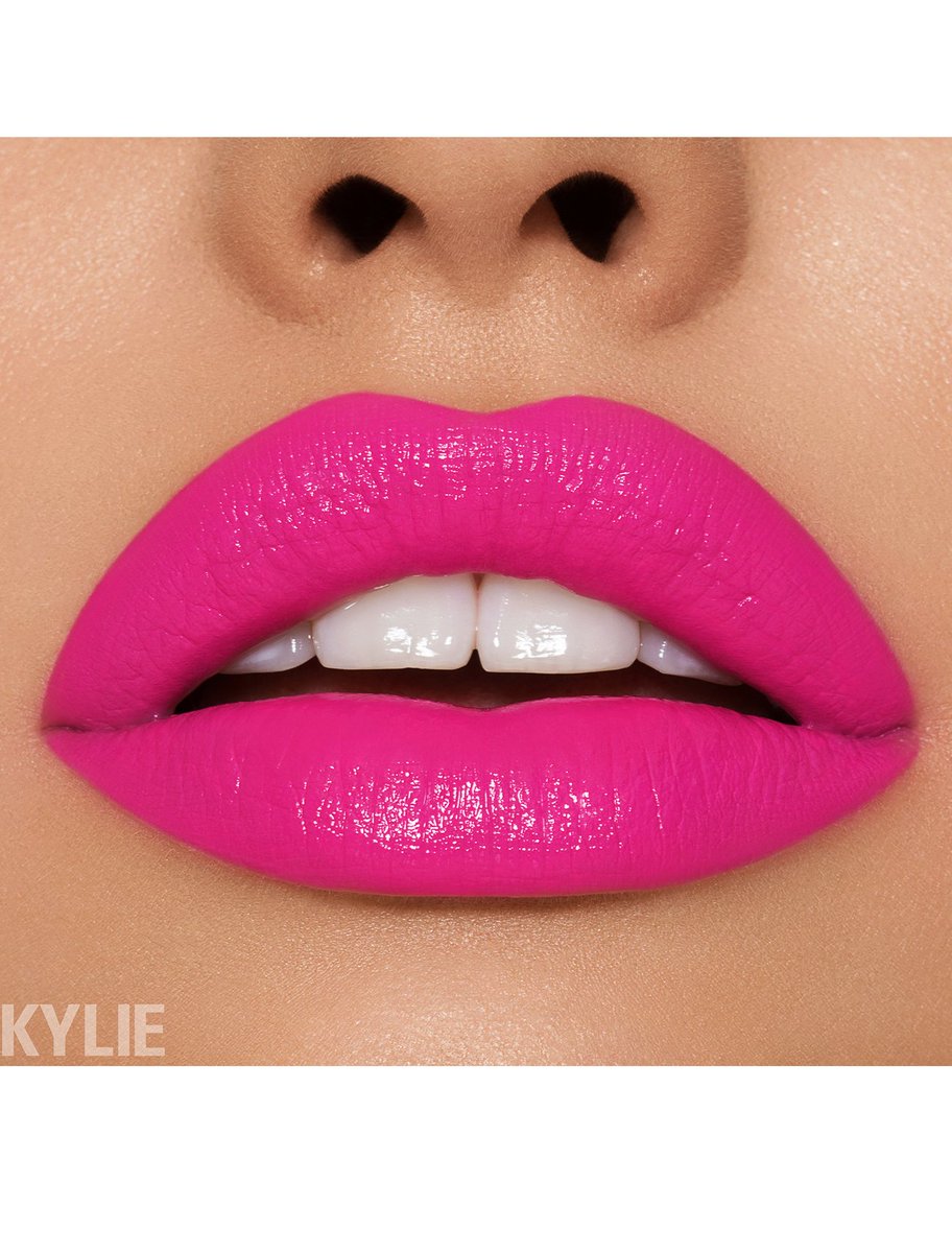 كايلي جينر في طريقها لأن تصبح أصغر مليارديرة في الولايات المتحدة بفضل ازدهار شركة "كايلي لمستحضرات التجميل"!

هل يمكنك تسمية أحمر الشفاه هذا؟ 😍
-SAY NO MORE
-CANDY K
-SHOW OFF