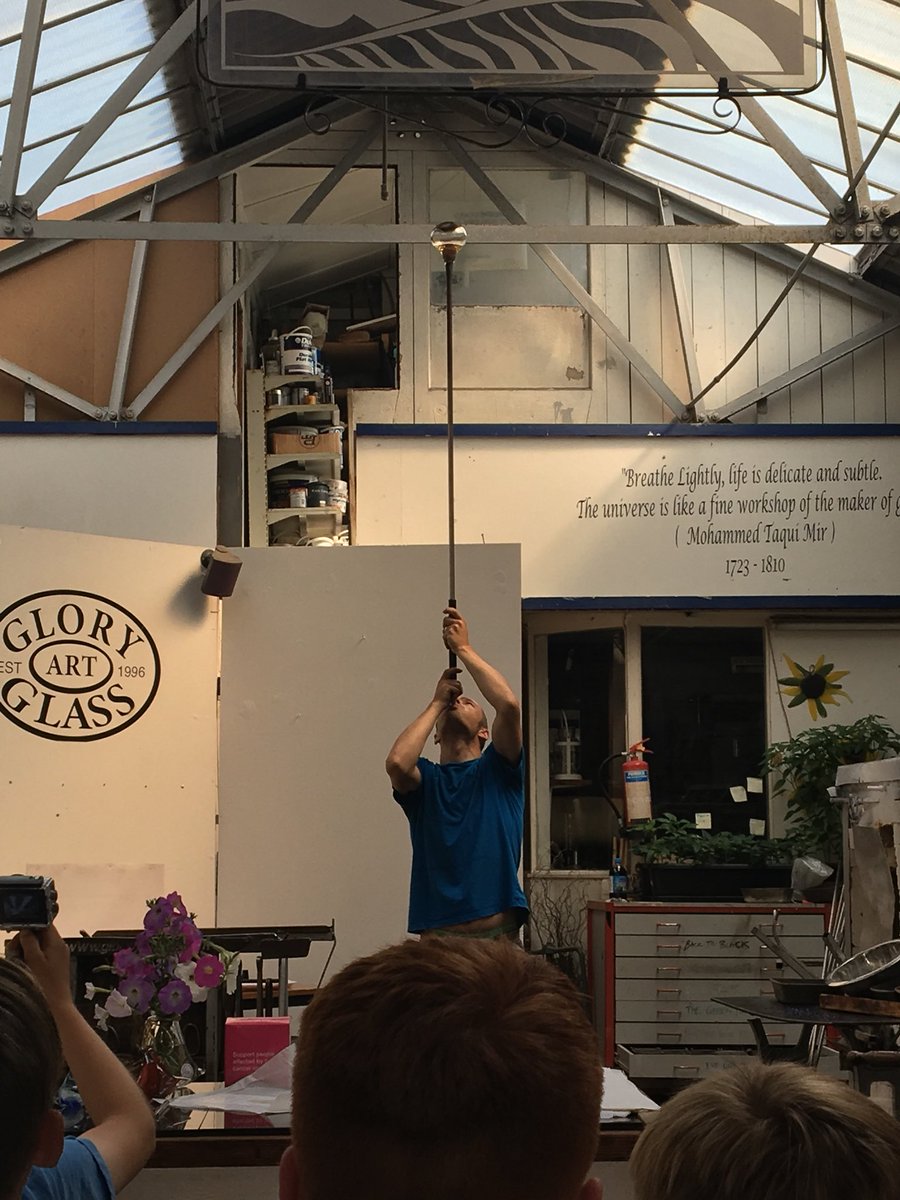 guignardabbots's tweet photo. Glass blowing demonstration https://t.co/vw9TWkdRub