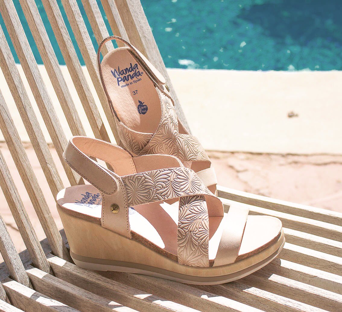WandapandaShoes's tweet photo. REBAJAS -30% 💥
100% calzado de piel
Gastos de envío gratis🎈

SALES -30% 💥
100% leather shoes
Free shipping 🎈

.
.
#wandapanda #shoes #collection #lovesumer #ss18 #sales #wanda #freeshipping #comfort https://t.co/joHJ3Sr33H