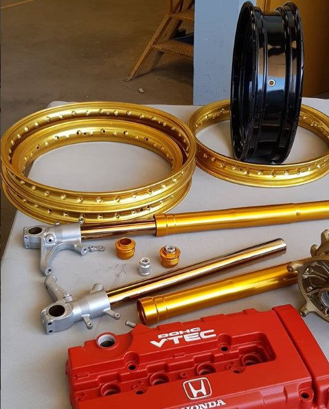 RESTAUROMETAL's tweet photo. Anodizado y pintura poliéster en polvo al horno, powder coating.
Recordad nuestra oferta! 15% en lo que entre hasta el 10 de Ag y no tengamos que entregar hasta la 2 semana de Sept! Consultadnos por whatsapp: 639892681
#anodizado #powdercoating #honda #tunning #restaurometal https://t.co/kGXPZqbdPf