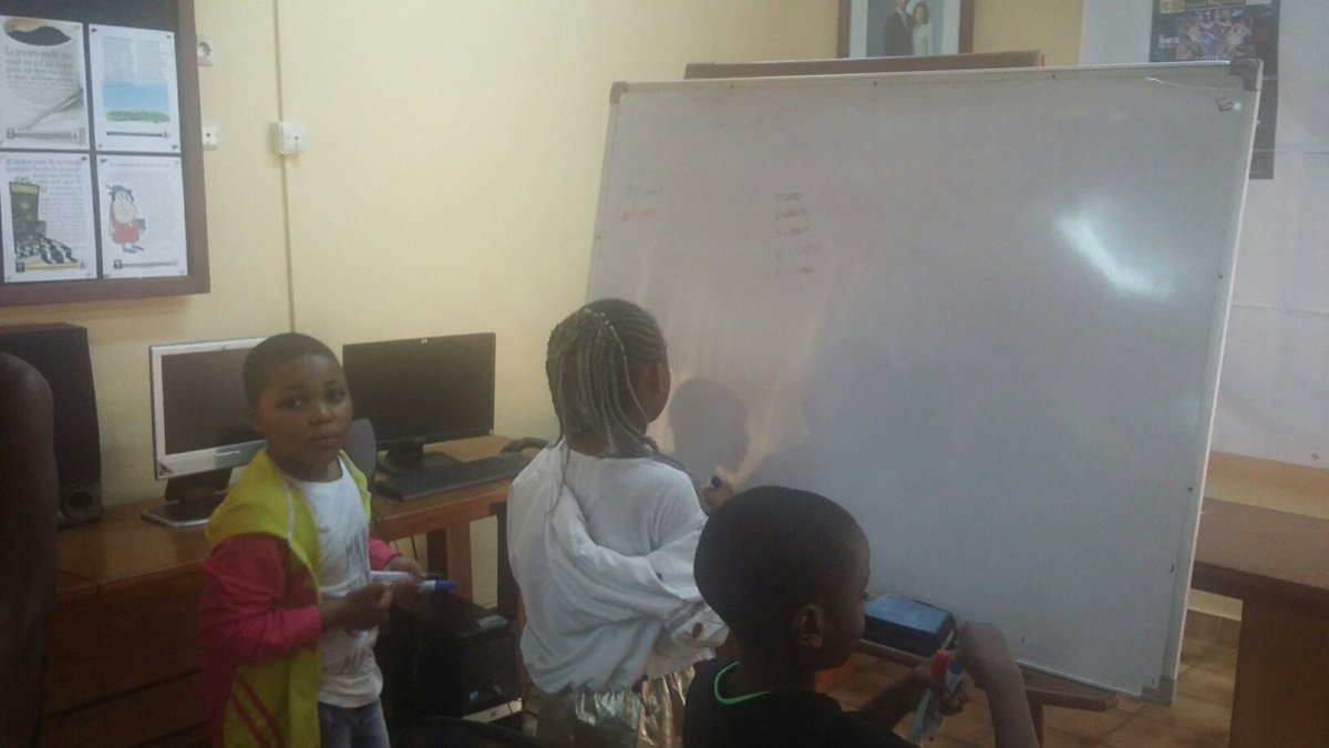 Embajada De Espana En Camerun Chad Y Rca On Twitter Les Cours Pour Les Enfants Aprender Jugando Au Centre Culturel Espagnol Ont Deja Commence C Est Un Plaisir D Observer Comment Les