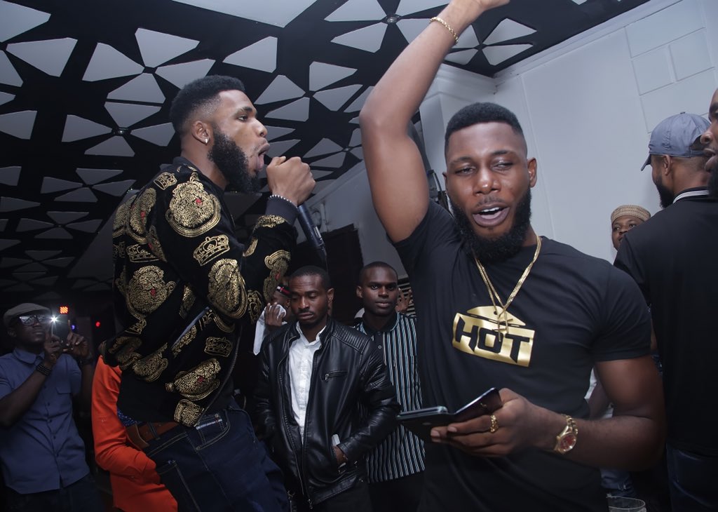 muddsaks's tweet photo. Larry Tenor #ablumlaunch party at #codedlounge #ikeja https://t.co/WJWIuntNOd