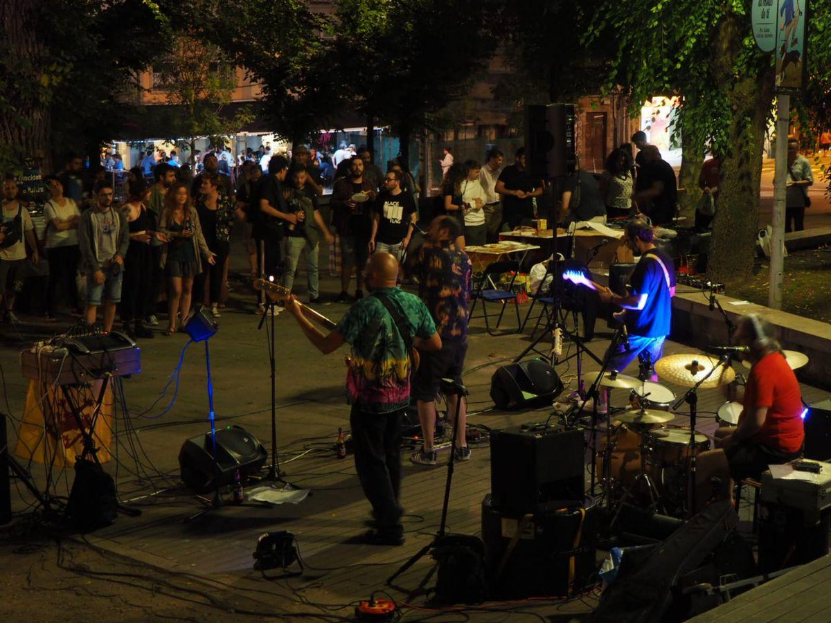 iscagz's tweet image. 🎤 Obrigadas a Xebre e a @Ultraqans por amenizar unha tarde de festa e reivindicación xuvenil pola Patria Galega na #Coruña. Tamén obrigadas a todas as que asististes e xa sabedes, o 24 de 25 de xullo vémonos nas mobilizacións! ✊

#independencia