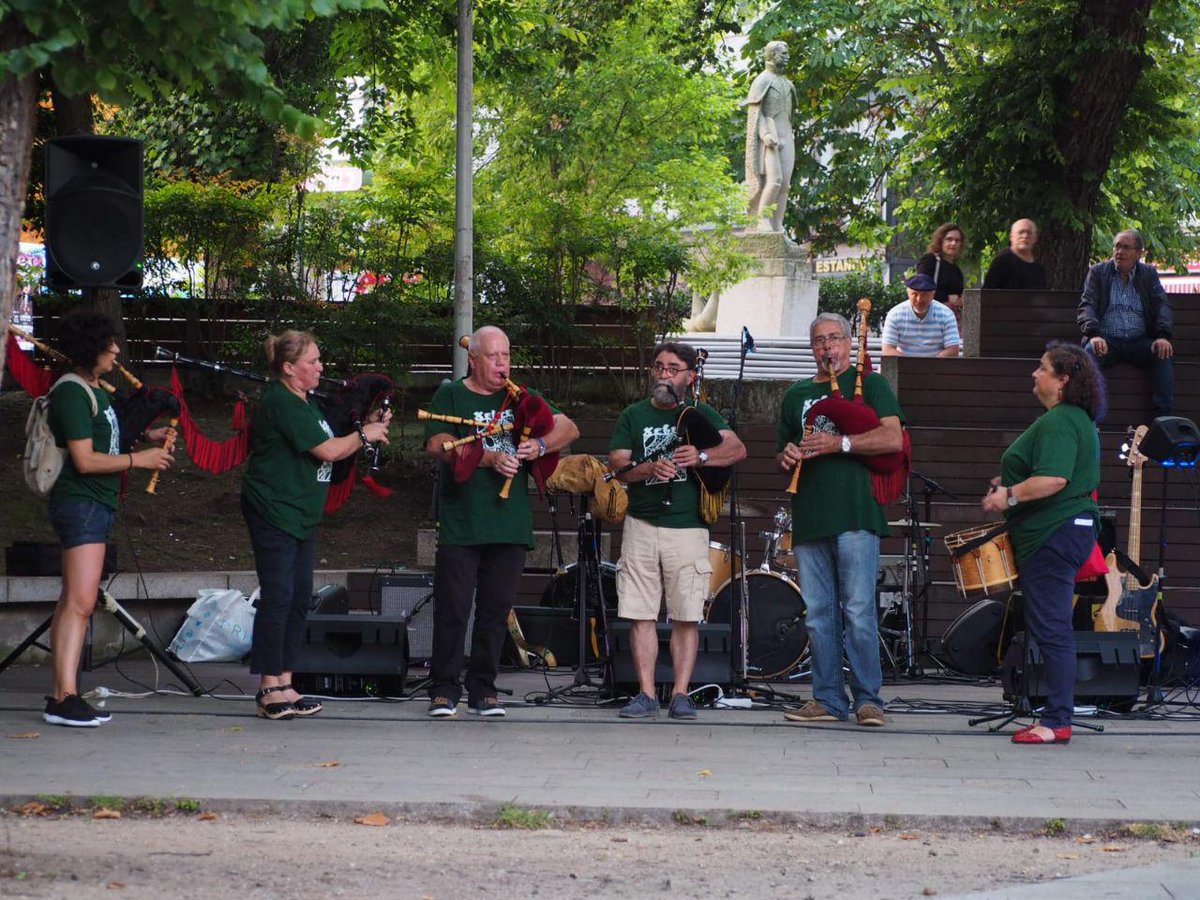 iscagz's tweet image. 🎤 Obrigadas a Xebre e a @Ultraqans por amenizar unha tarde de festa e reivindicación xuvenil pola Patria Galega na #Coruña. Tamén obrigadas a todas as que asististes e xa sabedes, o 24 de 25 de xullo vémonos nas mobilizacións! ✊

#independencia