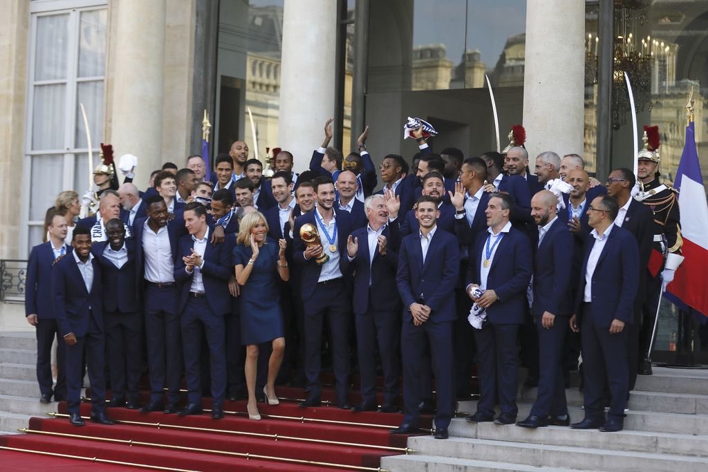 MtxBenk's tweet photo. @mamabouk2 @EmmanuelMacron Ta place à toi est derrière les autres mytho https://t.co/05LCIxLsgf