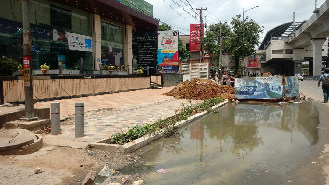 Sir.
    Twitter complaint at cyber tower 0pp is pertaining to GHMC serilingam pally