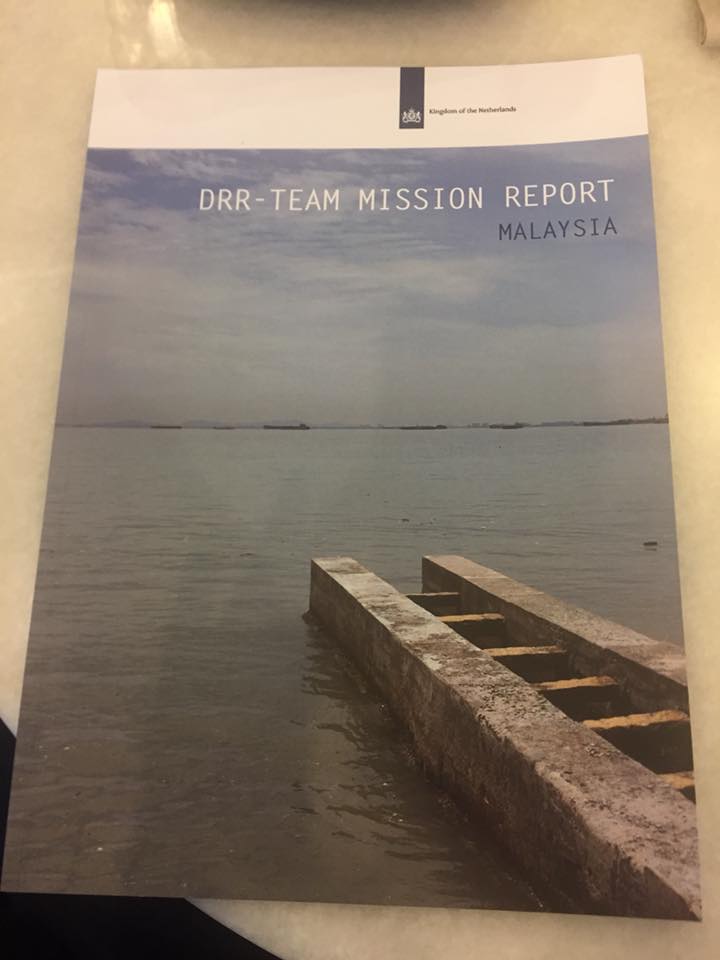 nwpnederland's tweet photo. Yesterday Ambassador @Mossenlechner of @NLinMalaysia met with the Chief Minister of Penang @chowkonyeow, where she offered him the final report of the recent #drrteam mission. Read Teamleader Marco Hartman's blog about the mission: https://t.co/SbkiP5TD19 @RVO_Int_Ond @MinBZ https://t.co/CmMSXbdPP5