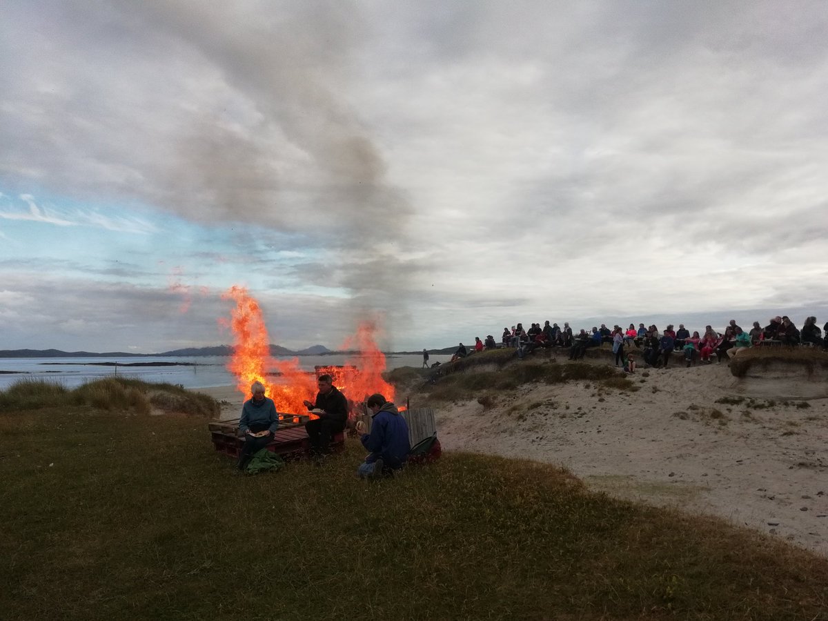 meunwin's tweet photo. 6 islands done after a 58 mile cycle  across Benbecula, North Uist the overnight at the Gatliff hostel in Berneray. Arrived just in time for the  gala week BBQ and bonfire on the beach. What an amazing end to the day. https://t.co/wt59SZ5EYK