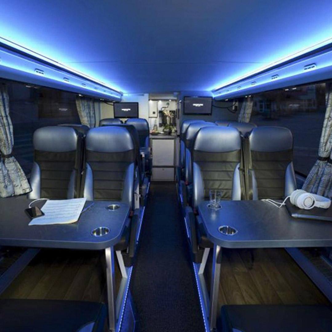 MAN_Iberia's tweet photo. ¿Alguna vez te has preguntado como viajan algunas estrellas de la música? Cocina espaciosa, sistema multimedia, duchas, literas...Todo hecho en nuestro Bus Modification Center > https://t.co/6olXHidTS2 https://t.co/ShZBZQTS1a