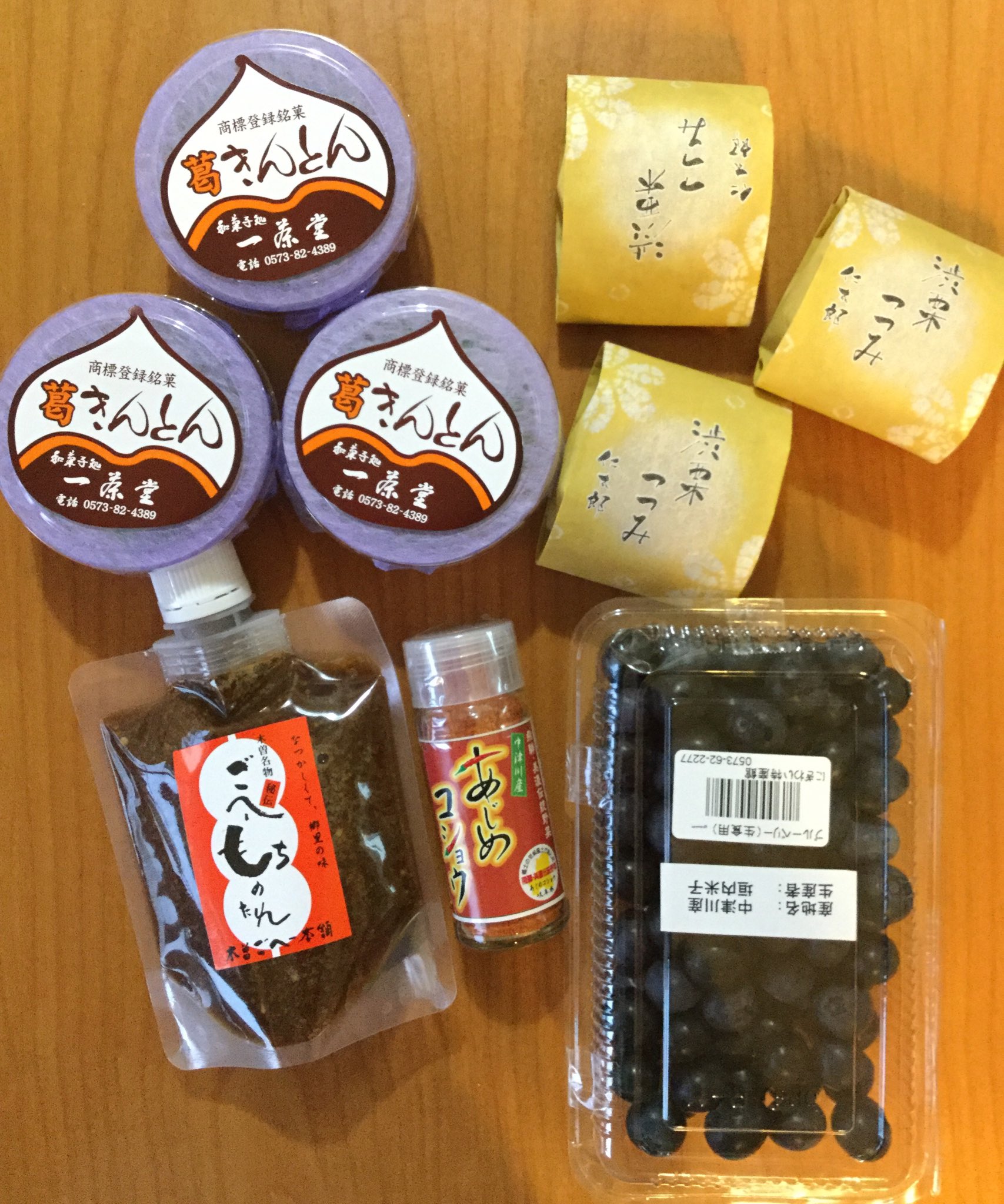 雑貨奥様 帰宅してますよ お土産はこんな感じ 郵便局で 半分 青い のかもめーる 岐阜限定 を 買ったら うちわもいただけました 先週から 馬籠宿と東濃が続いています 東濃 半分青い T Co Cuovsak35t Twitter