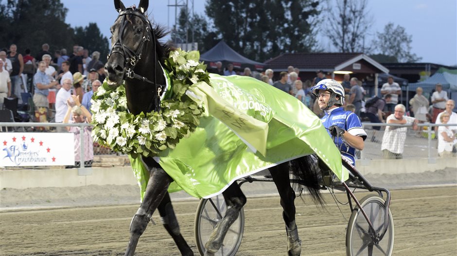 Joe_Zagari's tweet photo. #VeryKronos 🇮🇹 #ReadyCash won #ICAMaxiEskilstuna Group 2⃣ at #Eskilstuna with @ErikAdielsson ⏱️1.13.2 on 2640. @stallbath
📸 ALN/TR Bild https://t.co/LJdcbdNVjG
