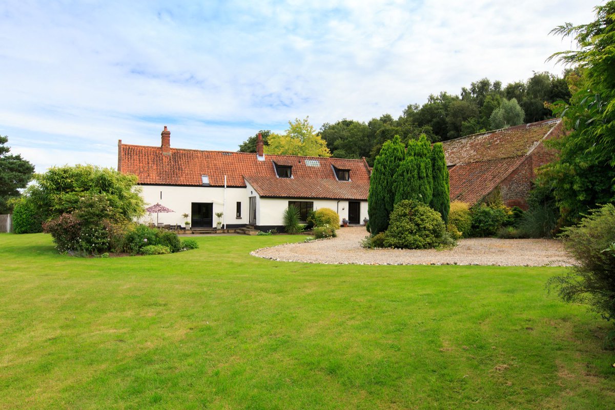 NorwichChewtonR's tweet image. Charming home in #ringland four bedrooms and #oneacre #open house Saturday 21st July
Contact Joanne Pennells for further info #chewtonrose