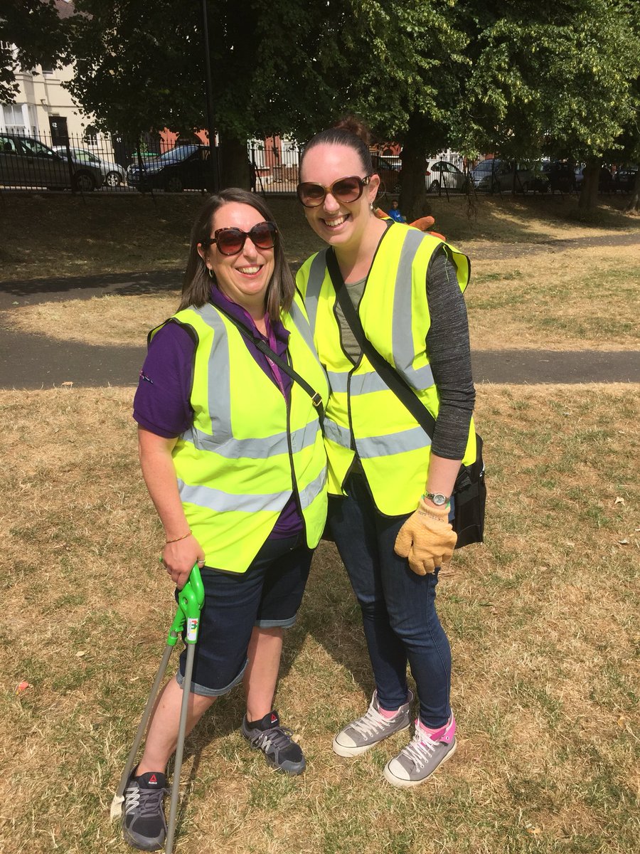 signpostsso's tweet photo. Gill from Signposts and Sarah from @FS_Luton have arranged today’s partnership event. #litterheroes #KeepBritainTidy #community #oneluton #togetherness https://t.co/TmEAvMCcBs