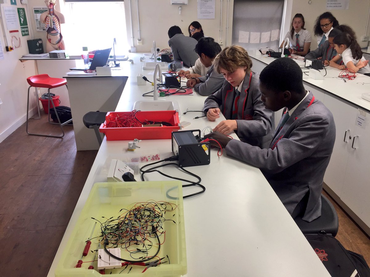 MsPatelPhysics's tweet photo. Year 8 GCSE electronics taster session today! They're doing really well for beginners 🎉 https://t.co/TdAGyFU0D6