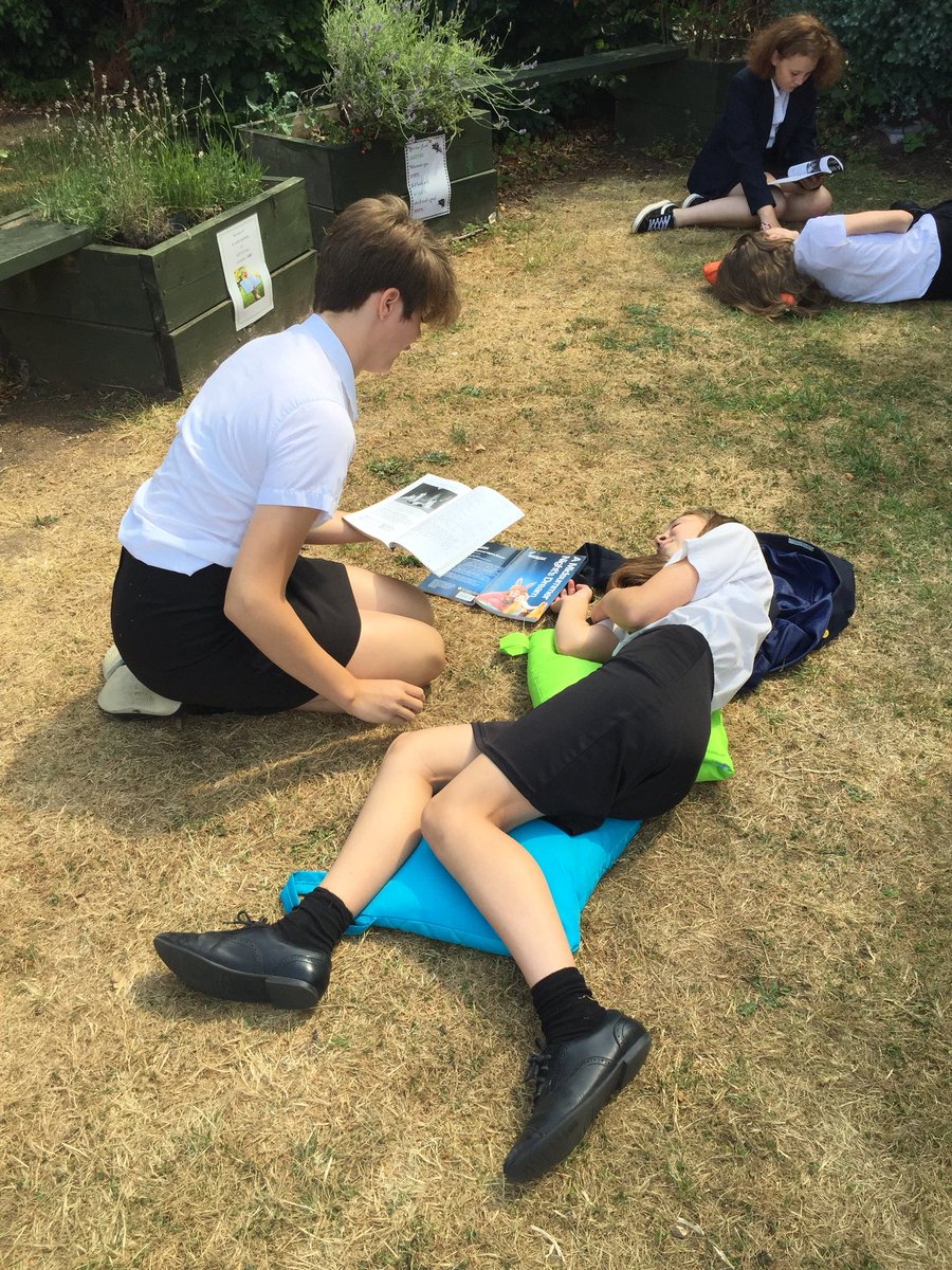 CWLCandSF's tweet photo. Year 7 performing scenes from A Midsummer Night’s Dream in our reading garden. https://t.co/yaDzb9NY9V