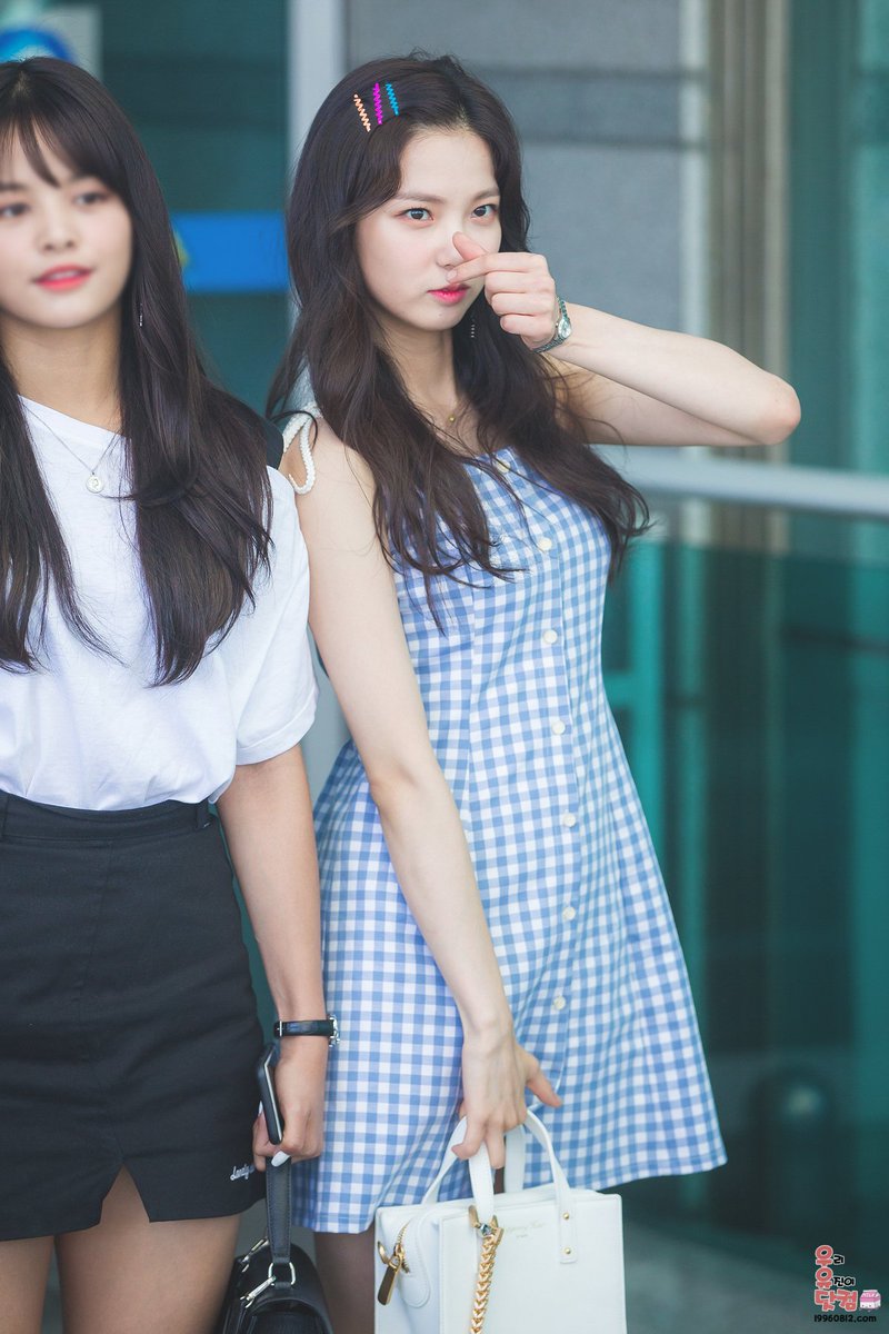 19960812_com's tweet photo. 180719 인천공항 #CLC #유진(@CUBECLC) #최유진 https://t.co/UyfTsMlfdg https://t.co/amez8KRMuo
