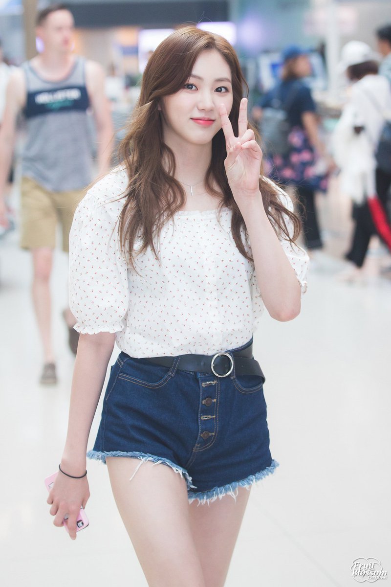 150319_net's tweet photo. 180719 인천공항 #CLC #승희 #은빈(@CUBECLC) #오승희 #권은빈 https://t.co/cwgKVcpr7K https://t.co/BANeWFaXuI