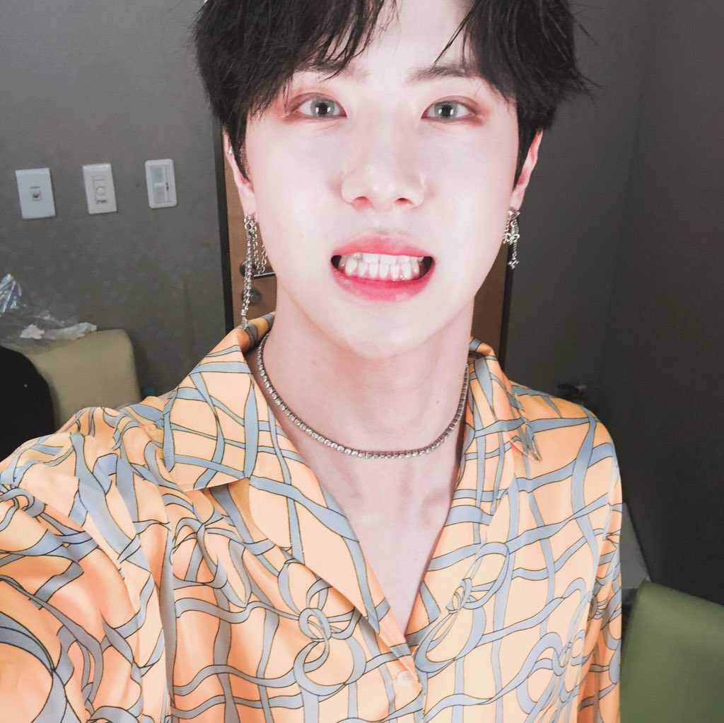 KDH_official's tweet photo. 마지막 방송까지 응원해주신 우리 팬 여러분들 정말 정말 감사드립니다! 막방이라서 너무 아쉽지만 우린 곧 다시 만날 수 있으니까 조금만 기다려줘요! 곧 좋은 모습으로 찾아뵐 테니까 우리 팬 여러분들 몸 건강히 잘 지내요 안녕! ❤️🖤 #김동한 #Kimdonghan https://t.co/jrIlS6qbAx