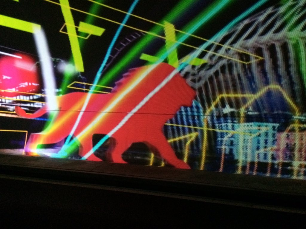 Visite du tunnel modes doux de la Croix rousse à lyon  aujourd'hui : près de 2 700 vélos par jour en moyenne ! Une belle source d'inspiration pour La Défense