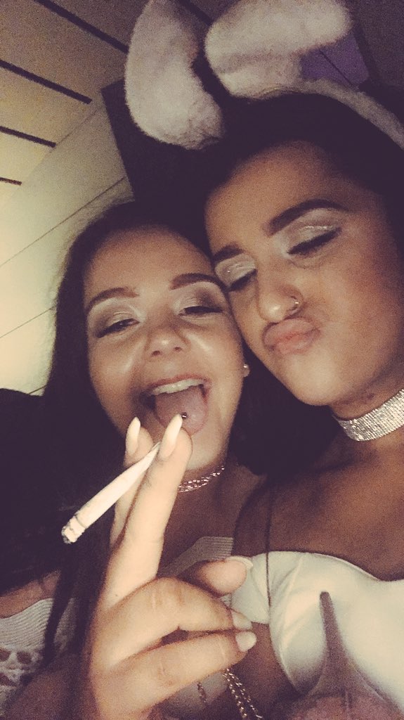 chantelcroft's tweet photo. Happy birthday to my babes @sharrisx_ last night wasn’t great but tonight will be🤪🥂🎂☺️ loveyouxxxxxxx https://t.co/80ycNVA5Io