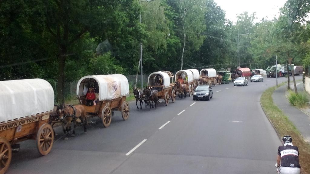 RonnyBerBra's tweet image. Titanen der Rennbahn in 2 Monaten wollen sie in Russland sein. #derwegistdasziel