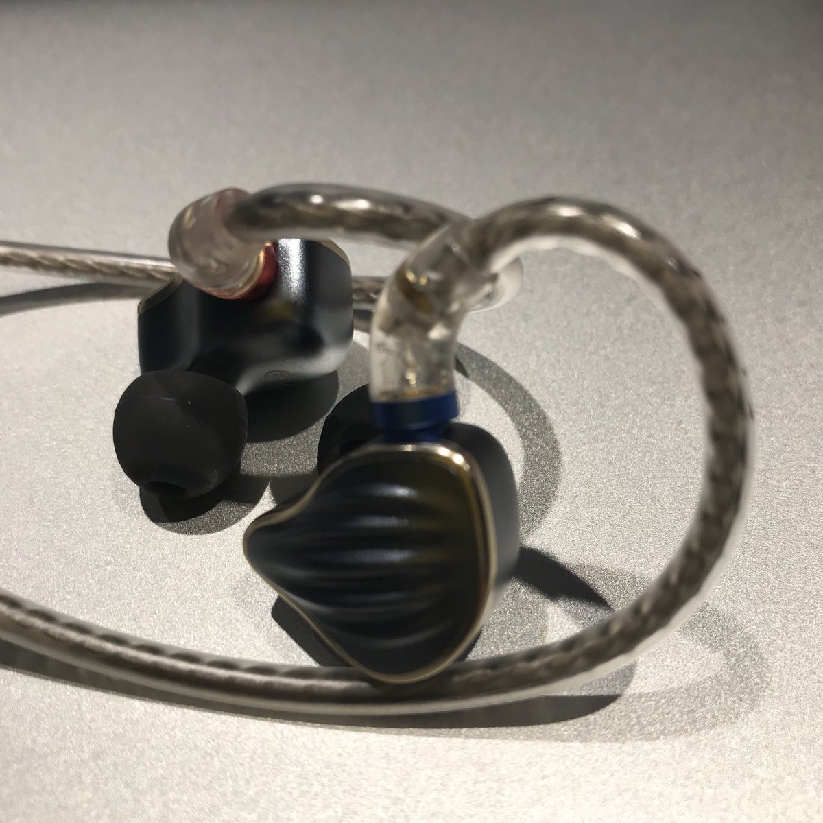 E1PASG's tweet photo. Coming really soon!
https://t.co/BhtjvFOfha
.
.
.
.
.
#FiiO #FiiOFH5 #QuadDrive #Hybrid #Inears #Inearphones #InearMonitors #Audio #Music https://t.co/jSWV6ugrei