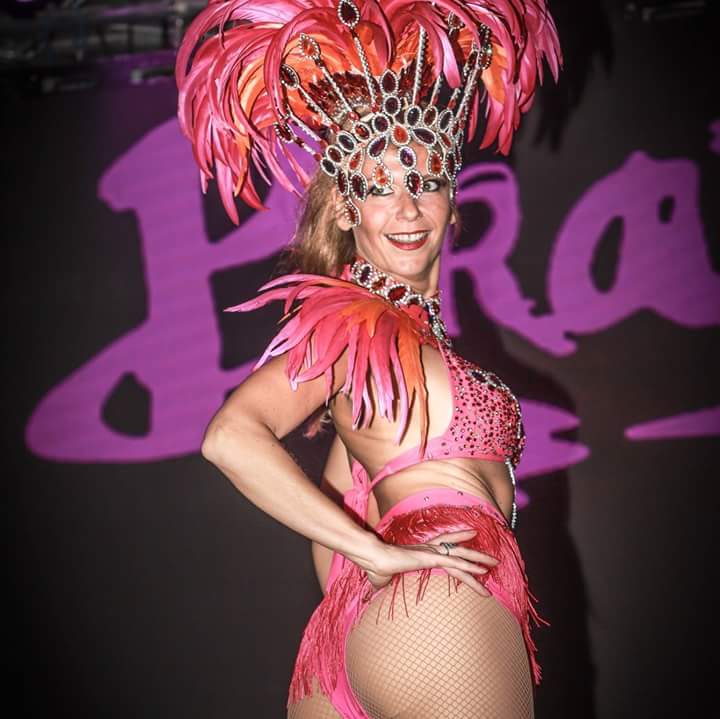 BrazilicaFest's tweet photo. Show some samba 💗 for our reigning 1st Brazilica Carnival Princess 2018 Katka of @paraisosamba! 🇧🇷🎶🎉
https://t.co/wvbAvSxkcj #brazilicafest #brazilica #festival #events #samba #carnival #brazil #northwest #sambaprincess #carnivalprincess #princesadabateria #thursdaythoughts https://t.co/kf7igfXj6J