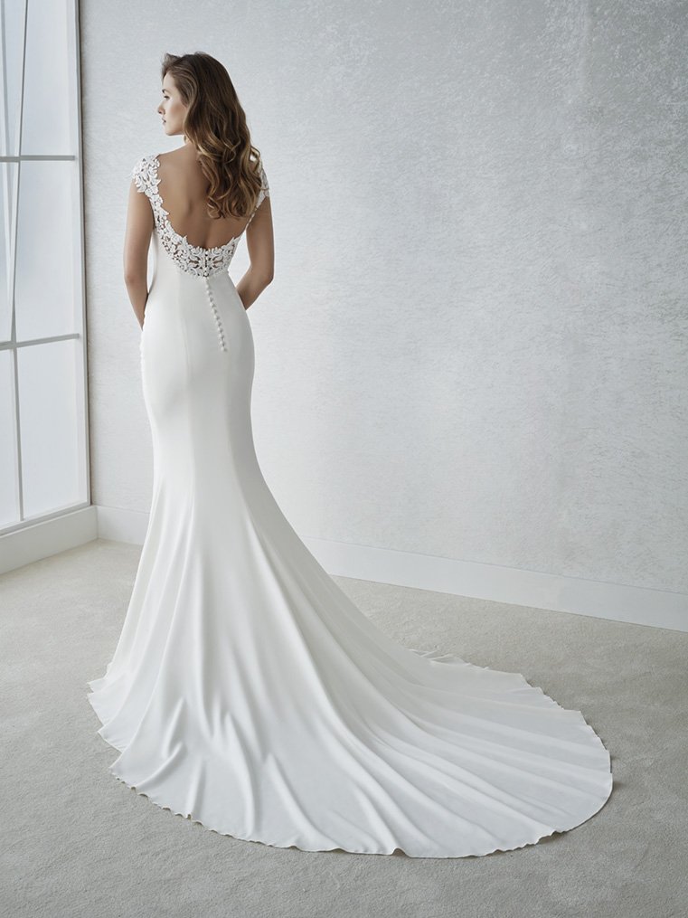 StPatrickBridal's tweet photo. Simple in the front, sophisticated in the back. Discover more about FIANA dress from #WhiteOne2018 - https://t.co/WqdNs4aD0B https://t.co/yuOX78Hd1x