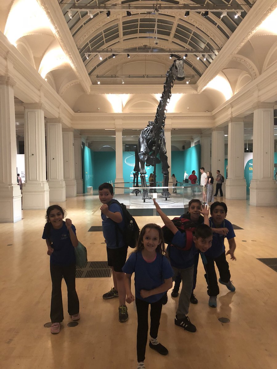 RuthiesRock's tweet image. #NurtureClass had a great time meeting Dippy @BM_AG #DippyOnTour #EdgewickonTour #EverybodyWalktheDinosaur