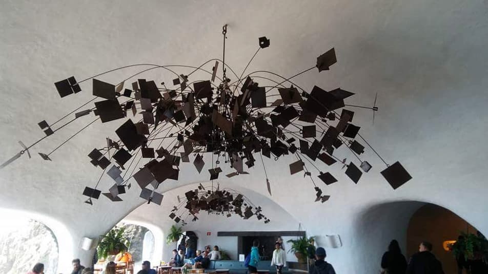 Just one of the many fascinating designs you will find at Lanzarote's unique tourist centres! Who can tell where this amazing one is though? 🤔isointhesun.com
#ISOintheSun #ThursdayThoughts