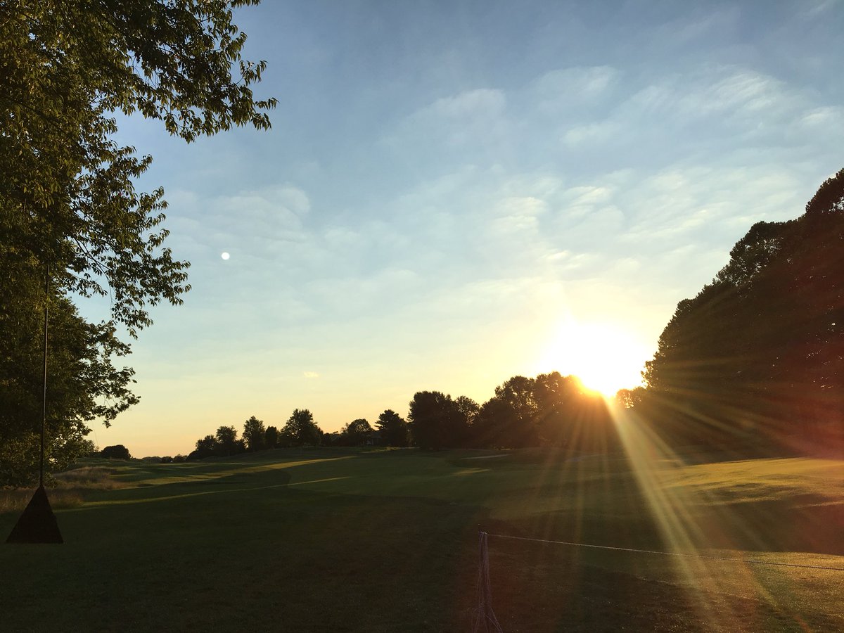 Clock says... it’s GO TIME! Can’t believe the moment we’ve all anticipated is finally here! First round let’s do this! @barbasolchampky 💈