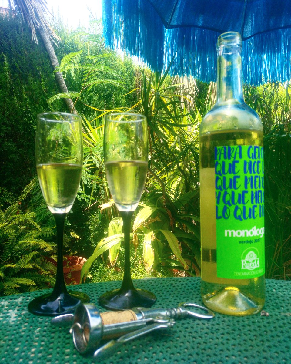 Carbaveee's tweet photo. #monologosummer Lo mejor ha sido la escusa para probar el vino con mi pareja, pero el sabor de este era espectacular!!! https://t.co/QDTmcvb2md