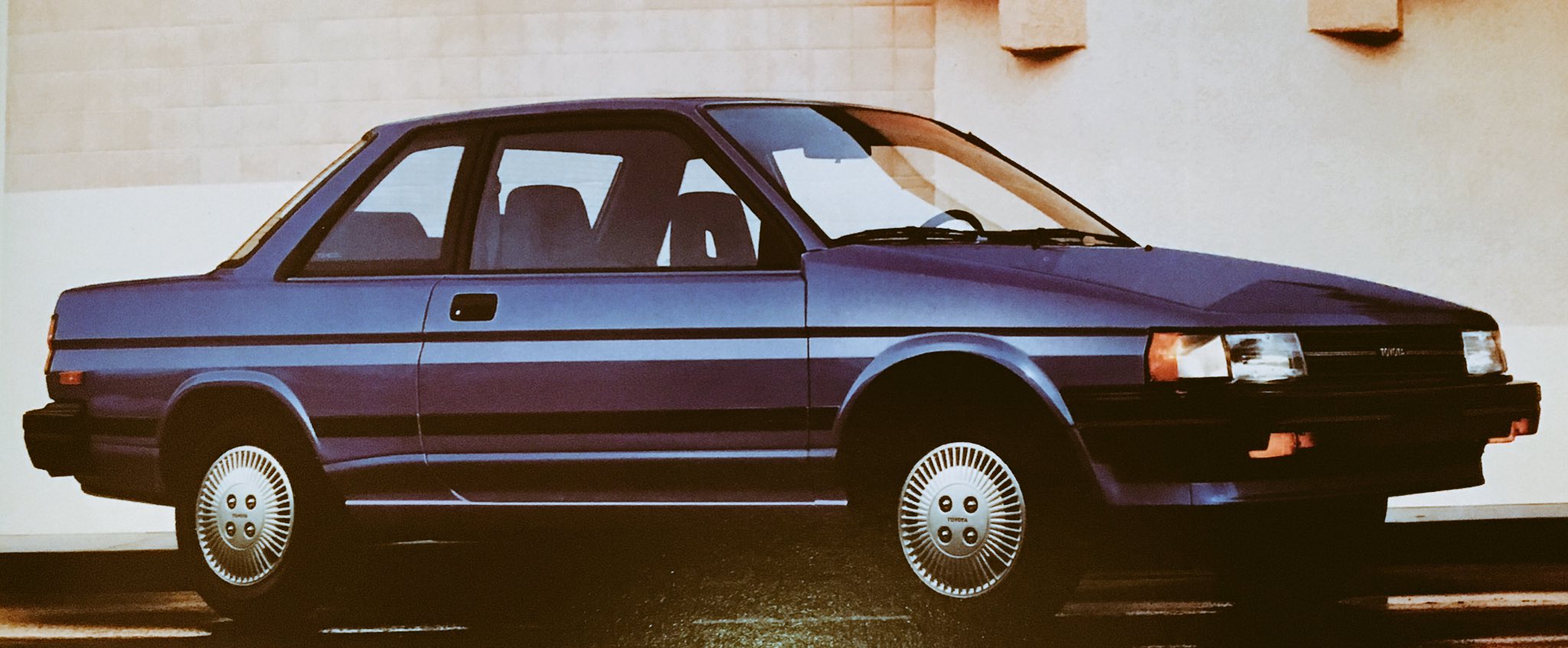Uzivatel 自動車美術研究室 Na Twitteru コンパクトカーなのに2ドアクーペという異色な車 2ドアが人気だったアメリカならではの車かもしれない 北米向けターセル2ドアクーペ はのちのサイノスにそのコンセプトが引き継がれました T Co Sj5a7kniyy Twitter