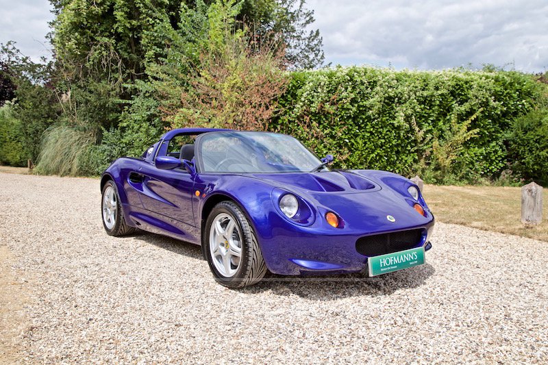 AutoCherish's tweet image. ..very desirable and collectible 1998 LOTUS ELISE 1.8 - MMC BRAKES Hofmanns have the absolute pleasure of offering for sale this stunning, 1998 Elise MMC finished in Azure blue metallic. Coming complete with its original, and now very ... autocherish.com/homes/advert_d… via @autocherish