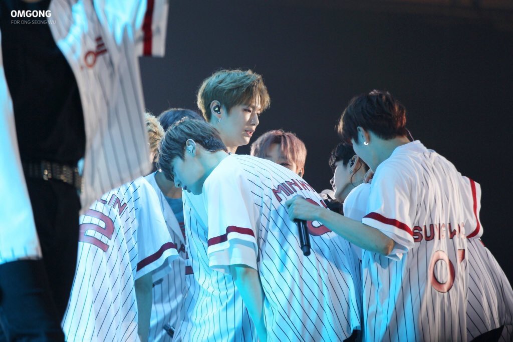 tobejeongbubu's tweet photo. เอียงคอเวลาคุยกับเน่ว #เนียลอง https://t.co/xhICOsSBZJ