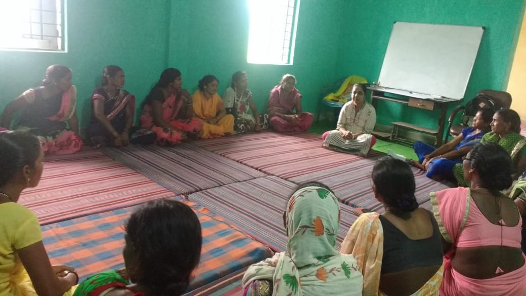 TRIFoundation's tweet photo. Our CLF (cluster level federation) members took part in a visioning exercise to identify areas of improvement in their villages. Our team member Pawan Bhaise shares pictures from Samnapur, #MadhyaPradesh

@NeetaPawan https://t.co/MQQa2EShCw