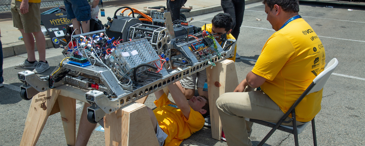 VCUENGR's tweet photo. Tune in to @NewsradioWRVA at 8:05 am to hear an interview with the @hyperloopatvcu! #VCULoop #VCU https://t.co/8ga89RXYqy