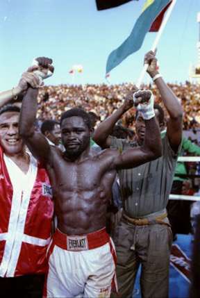 Happy birthday to the greatest African boxer. Azumah Nelson, you made us proud. 