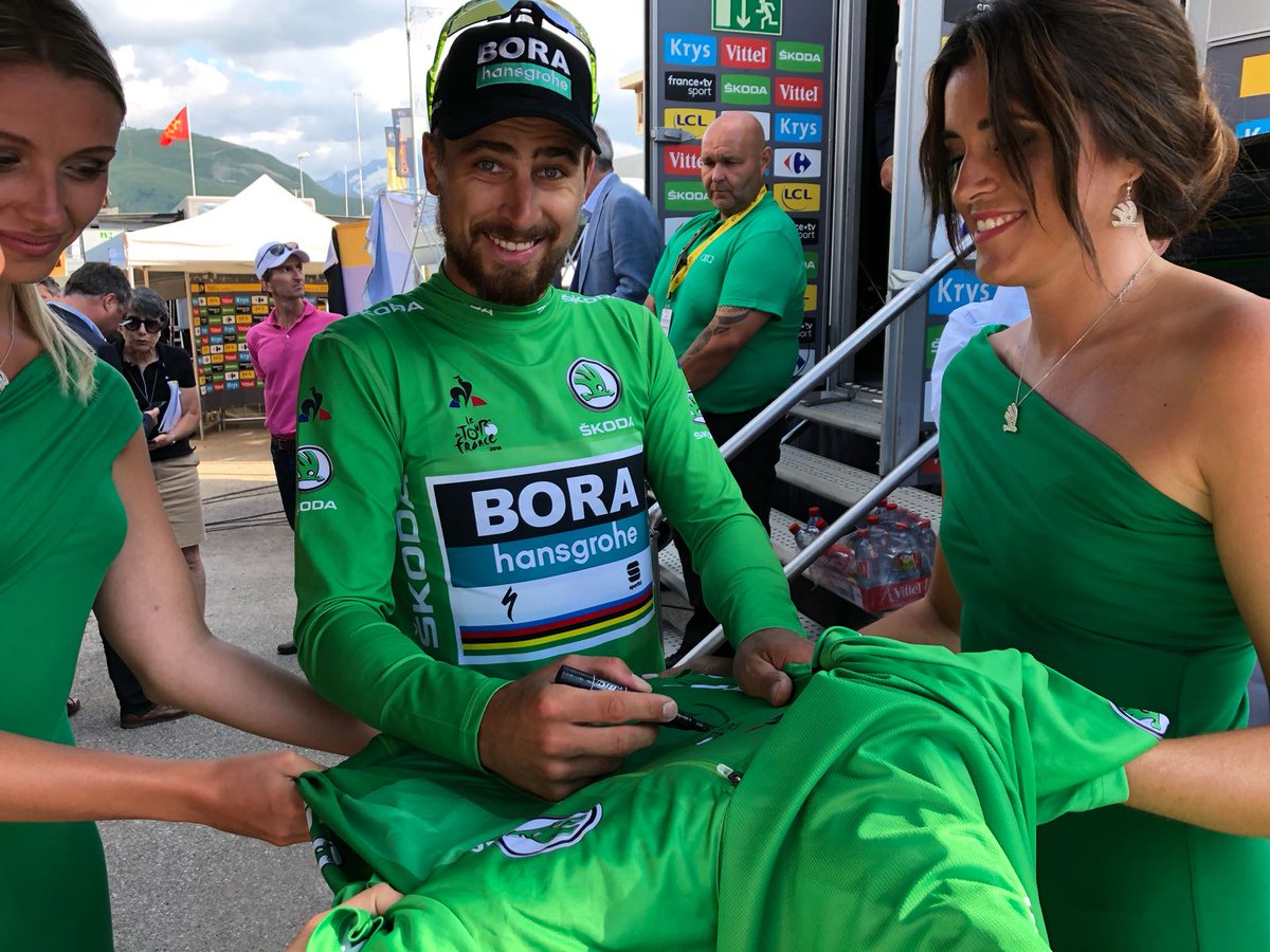 RT pour gagner ce #MaillotVert signé par <a href="/petosagan/">Peter Sagan</a> ! 💚

#ŠKODAWeLoveCycling