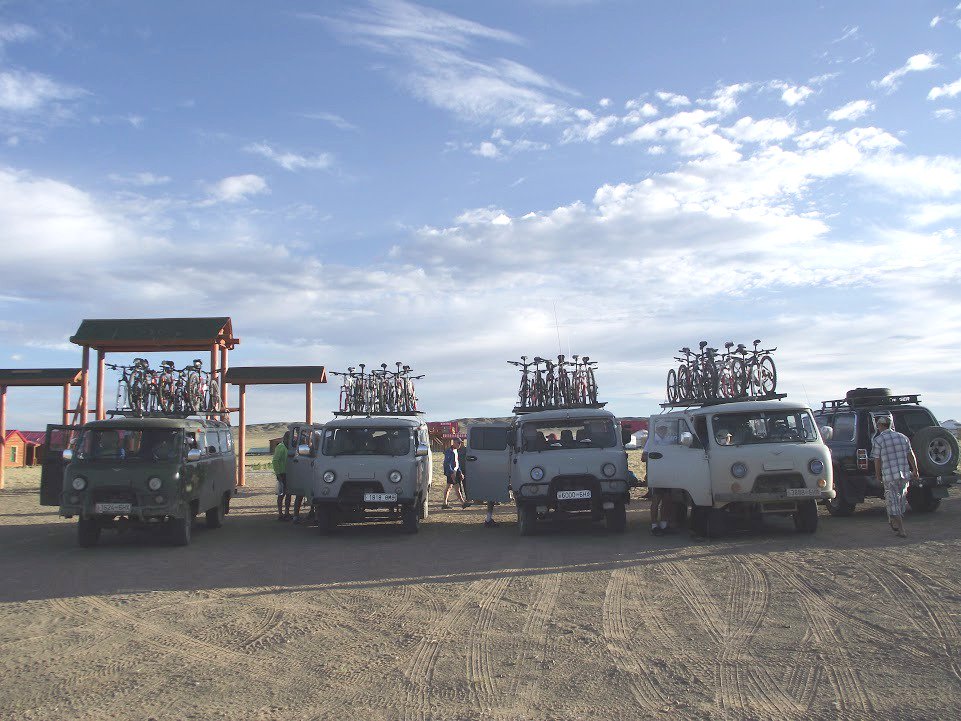 BikExperiences's tweet image. Bueno, pues ya tenemos nuestras bicis preparadas para recorrer Mongolia. ¿Y tú? ¿Cuál es tu destino en bicicleta para este verano? #bike #elmundoendosruedas #viajarenbici bikexperiencetours.com/detalle-viaje/…