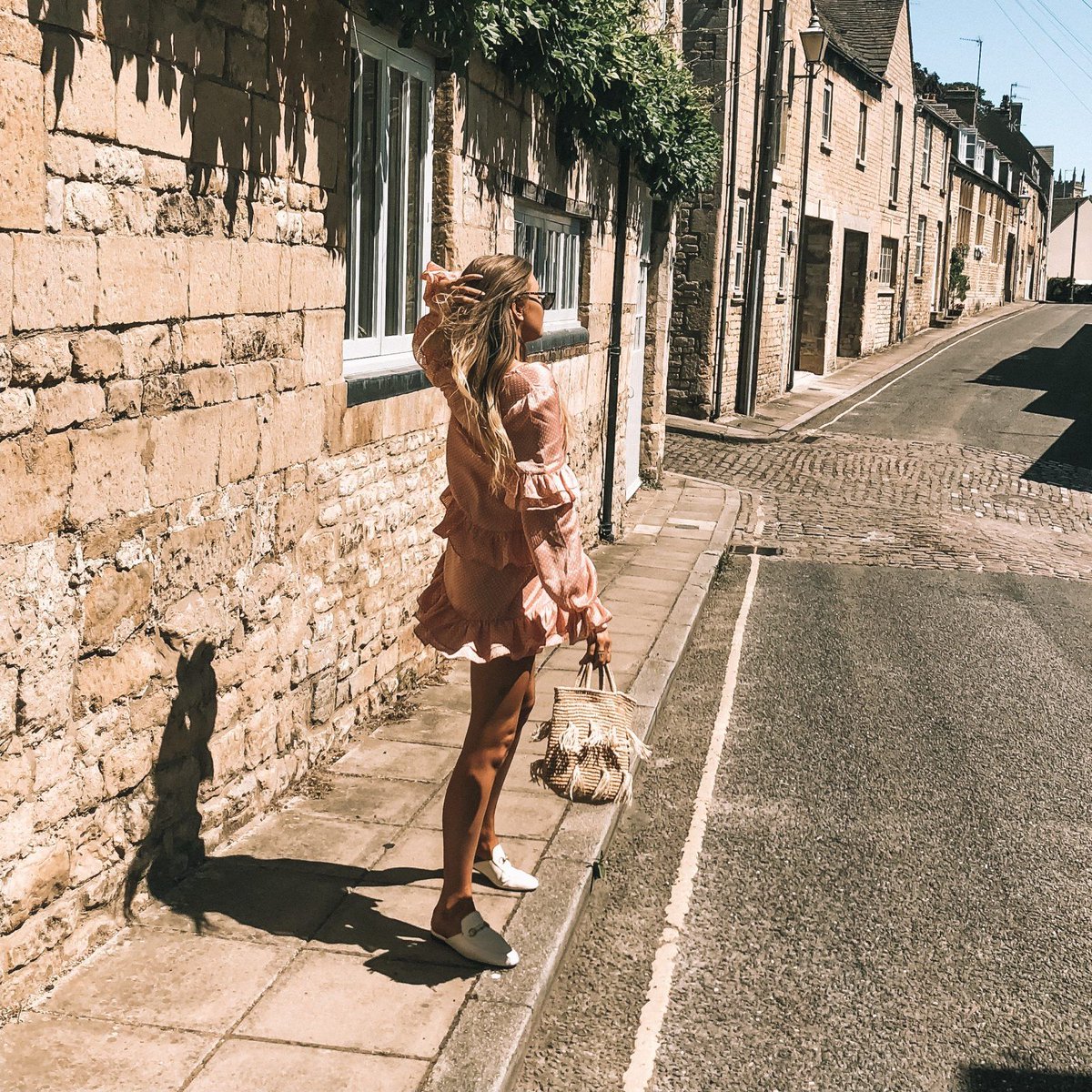 sineadxcrowe's tweet photo. I did a HUGE @revolve haul guys!! Full review and discussing how it is shipping to the UK! Check it out! https://t.co/2fY1bWDdew  @FemaleBloggerRT #revolve #revolvehaul #revolvesummer #revolveme https://t.co/4GLpO2Nlwo