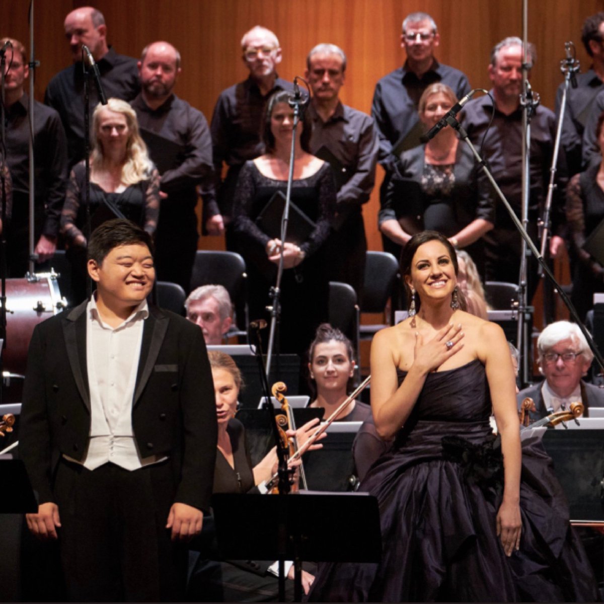 ZaeemJamal's tweet photo. Phenomenal moment of operatic history yesterday evening at the World Premiere of Gaetano Donizetti’s ‘L’Ange De Nisida’ @RoyalOperaHouse @OperaRara with the real angel @JoyceSoprano https://t.co/elpVvuj5ir