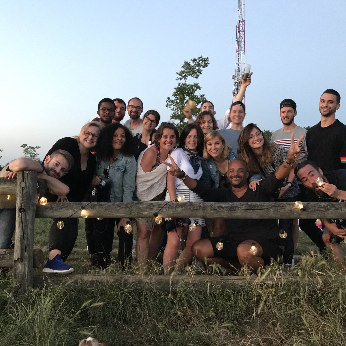 veryfabulousfab's tweet photo. #jeudiphoto de groupe pour faire aujourd’hui un petit clin d’oeil à notre petite communauté locale [et nationale] d’ #instagramers ! De bien jolies rencontres, de bien jolis moments depuis 7 ans déjà! #bigup pour vous! Ça va me manquer tout ça 😊
👉🏼 https://t.co/d4O4aeaBDW https://t.co/x8R8u5hpAf