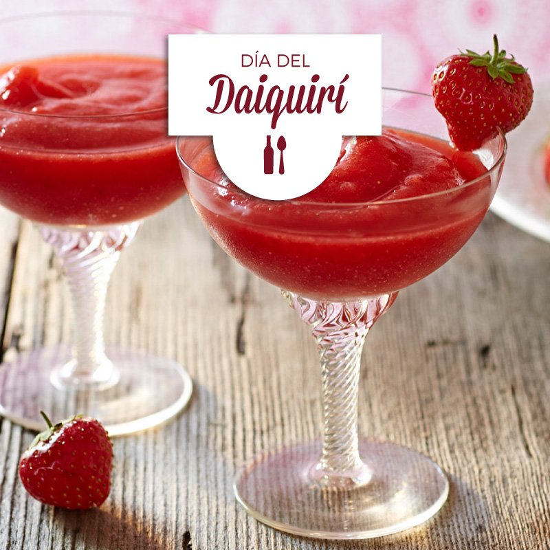 DosConSentidos's tweet photo. ¿Qué les parece si celebramos el Día del Daiquirí con un trago o dos? ¡Acompáñanos a disfrutar de esta deliciosa bebida!

#daiquiri #onthisday #happyday #foodies #coctel #drink https://t.co/dP4MCsK7eo